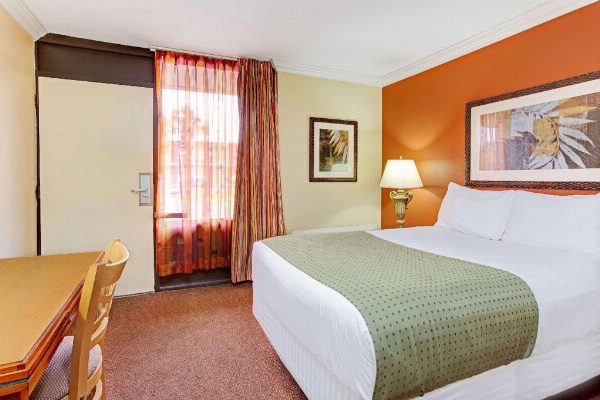Days Inn by Wyndham Kissimmee West image 12