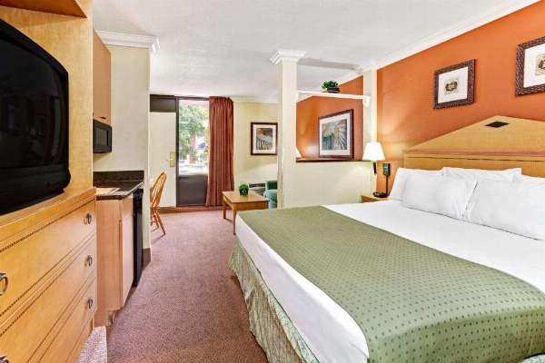 Days Inn by Wyndham Kissimmee West image 16