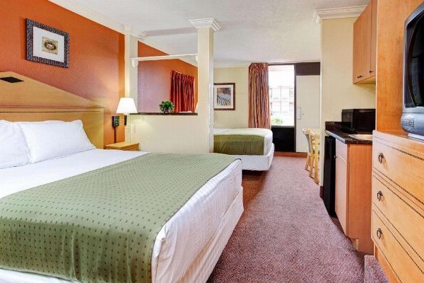 Days Inn by Wyndham Kissimmee West image 18
