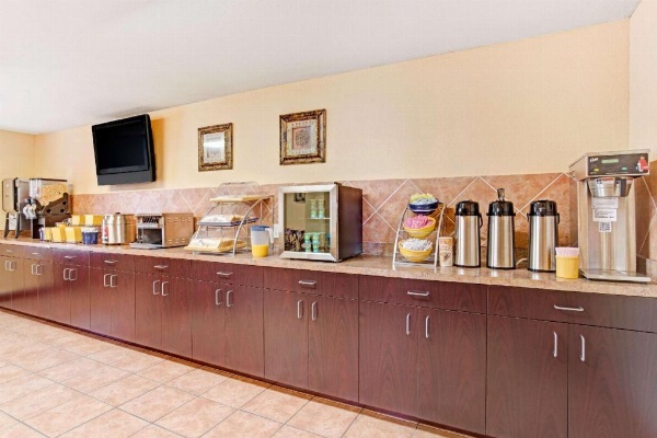 Days Inn by Wyndham Kissimmee West image 7